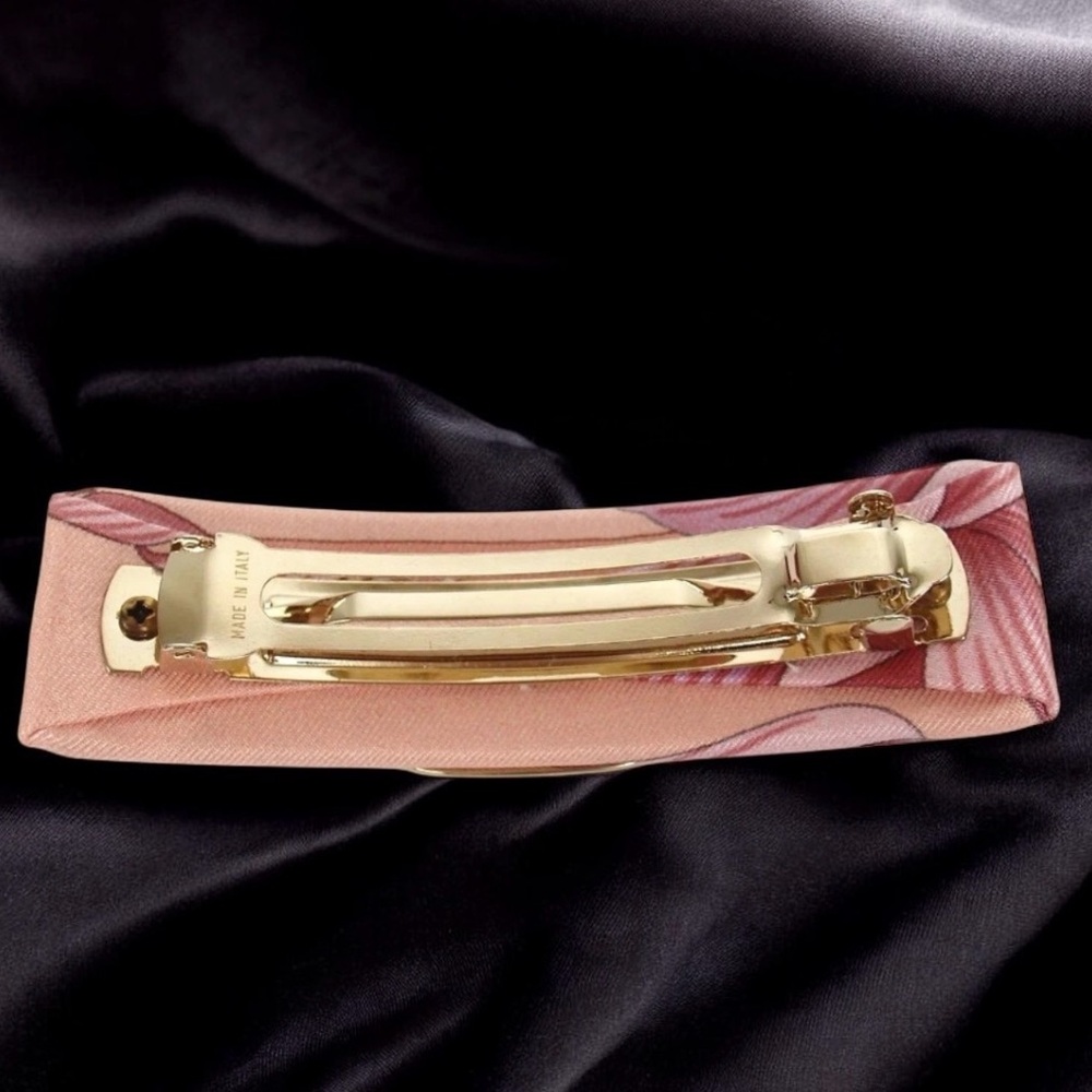 Salvatore Ferragamo Vara Ribbon Hair Clip 😍 - Picture 5 of 9